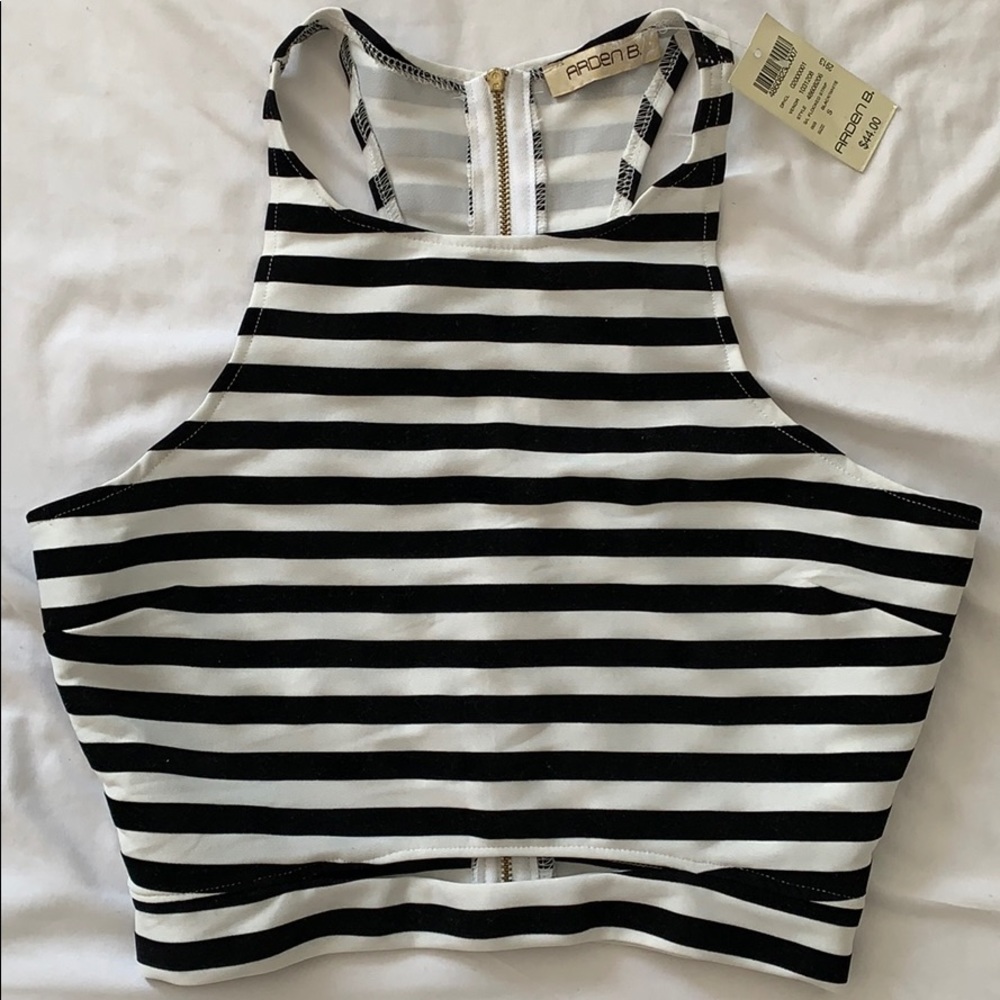 Arden B Black & White Striped Crop Top - Small